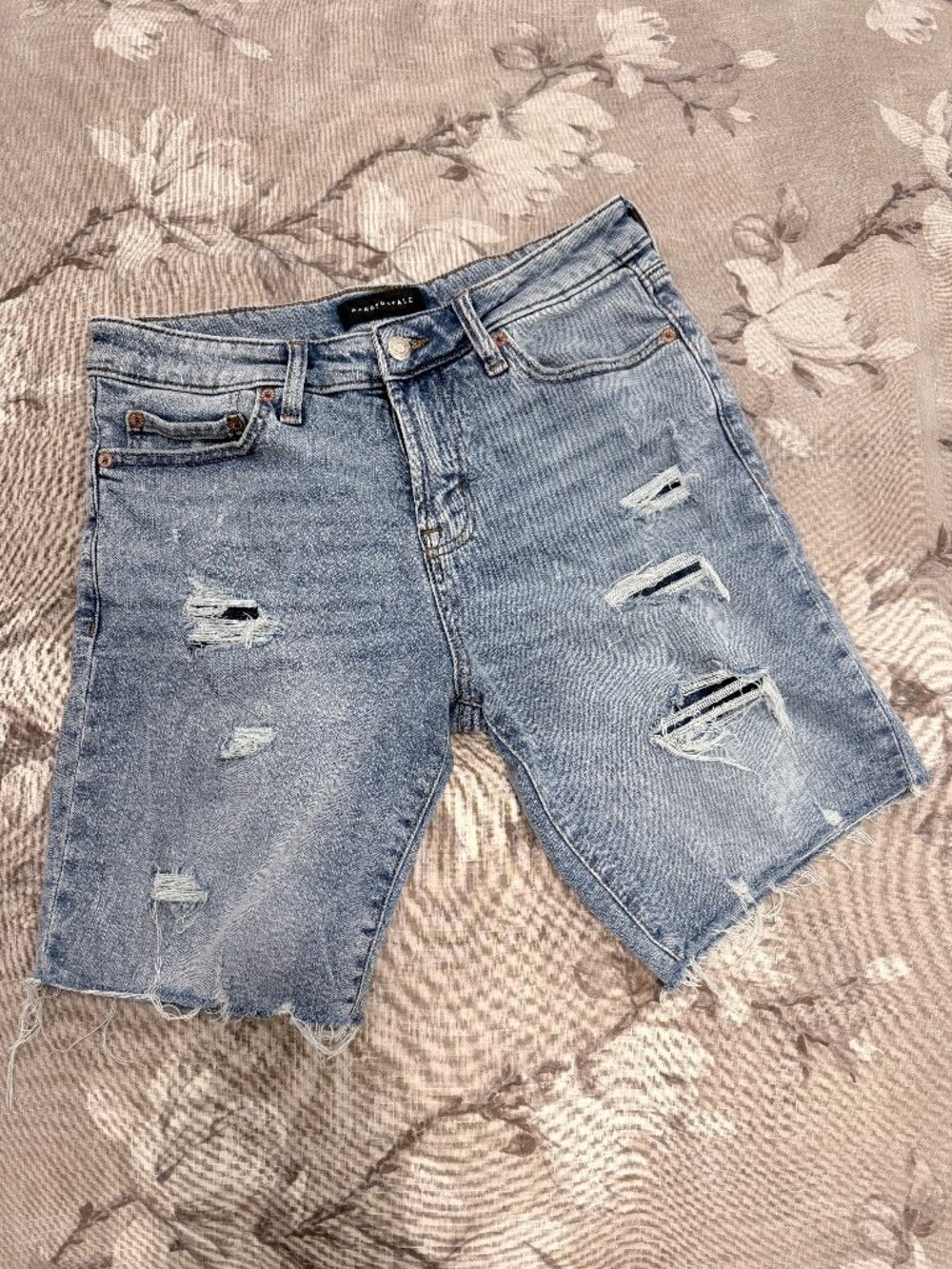 Aeropostale Light Wash Distressed Denim Shorts Sz 30 Raw Hem Stretch Jean Shorts